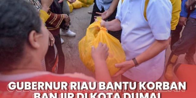 Gubernur Riau Bantu Korban Bencana Banjir di Kota Dumai