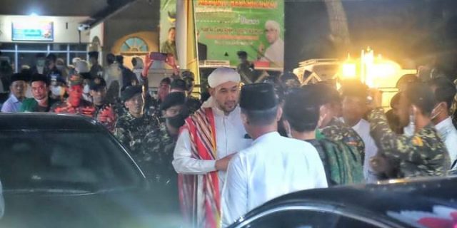 Meranti Bershalawat, Ribuan Masyarakat Padati Halaman Kantor Bupati Habib Ali Zainal Abidin : Diberkahilah Meranti dan Sekalian Alamnya