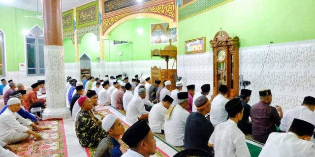 Bupati H. Muhammad Adil. SH. MM Bersama Rombongan Safari Ramadhan Ke Mesjid Besar Al. Ishan Tanjung Samak
