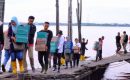 Pemkab Meranti Kembali Serahkan Bantuan Bagi Warga Terdampak Banjir di Rangsang Barat