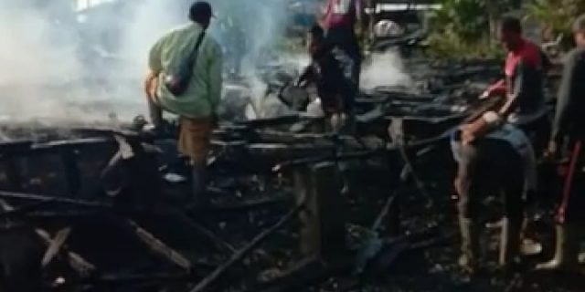 Lagi Kebakaran Di Duga Dalam Kawasan Hutan Rumah Karyawan Milik PT Grahadura Leidong Prima