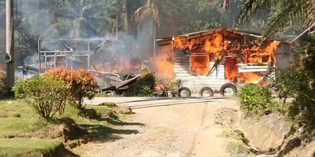 Diduga Korsleting Listrik, Tiga Unit Rumah Warga Dusun Sijambu Kotapinang Ludes Dilalap Si jago Merah