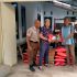 Humas PKS PT Permata Citra Rangau saat serahkan bantuan CSR kepada masyarakat