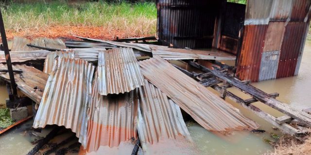 Pembakaran Pondok Milik H.Samsudi Di Dusun Labuhan Desa Air Merah Di Bakar OTK
