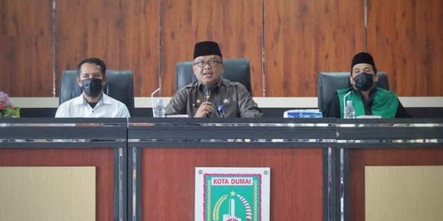 Asisten III, Drs H Khairil Adil, MSi Lakukan Pengambilan Sumpah Jabatan Fungsional 7 Guru Yang Berada Dilingkungan Pemerintah Kota Dumai