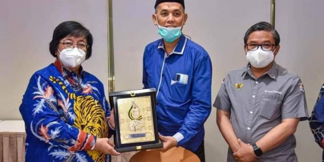 Mentri LH Siti Nurbaya Melaksanakan Rapat Teknis Mengenai Kehutanan dan Lingkungan Beberapat Daerah di Riau